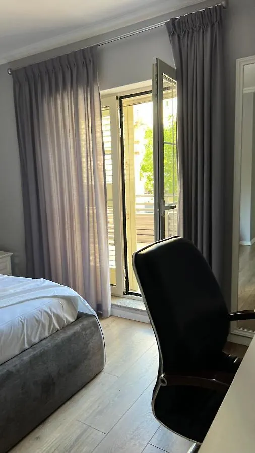 Vila 90 Boutique Hotel 地拉那